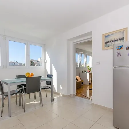 Near Center W Terrace On Of The Building Διαμέρισμα *