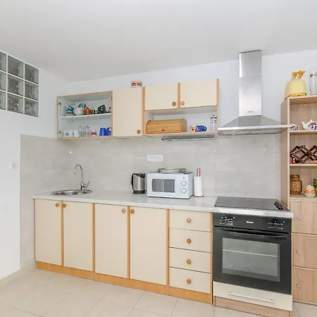 Near Center W Terrace On Of The Building