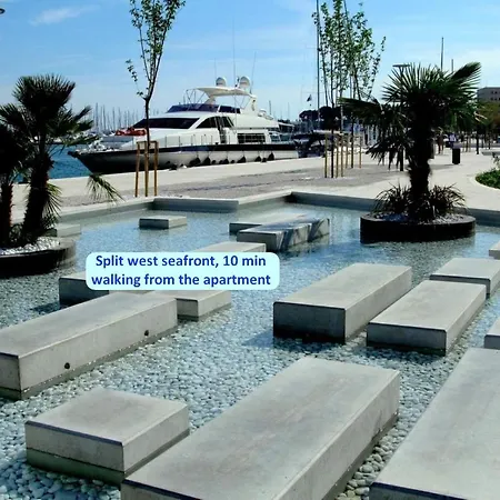 Near Center W Terrace On Of The Building Apartamento Split