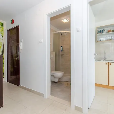 Near Center W Terrace On Of The Building * Σπλιτ