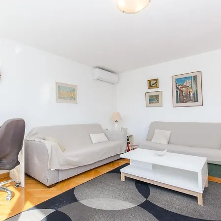 Near Center W Terrace On Of The Building *